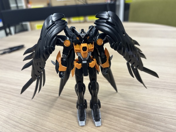 「RG 1/144 ウイングガンダムゼロ EW -APEX LEGENDS(TM) ヴァルキリー Ver.-」