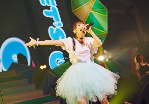 新田恵海、ソロライブイベントで笑顔を届ける  ライブ初披露曲もふくめ全19曲を披露