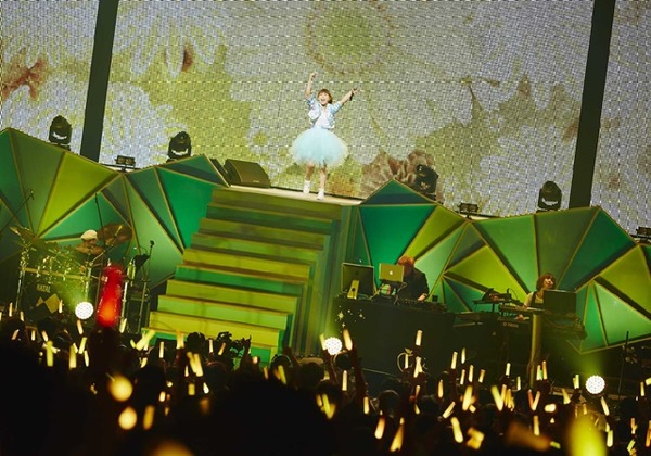 新田恵海、ソロライブイベントで笑顔を届ける  ライブ初披露曲もふくめ全19曲を披露