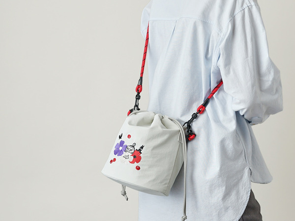 T2Oの新作『ムーミン』のバッグ「リッチな刺繍のトートバッグ RMPK-05」使用イメージ