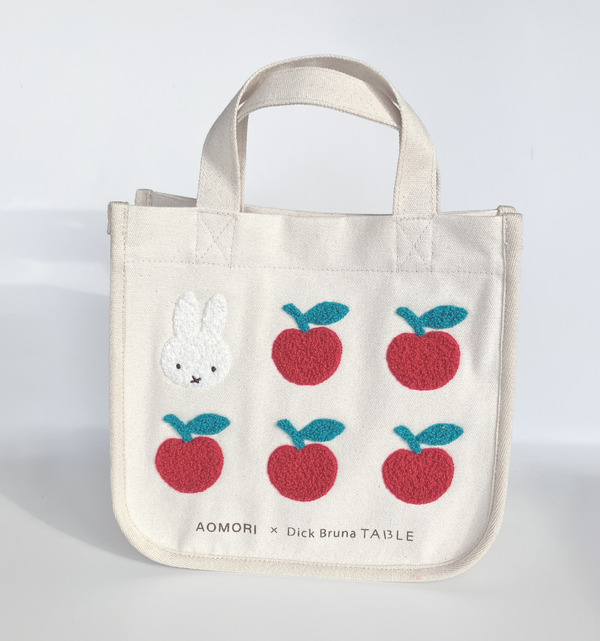 AOMORI×Dick Bruna TABLE　ドリンクホルダー付きサガラ刺しゅうバッグ1個　￥4,180（税込み）
