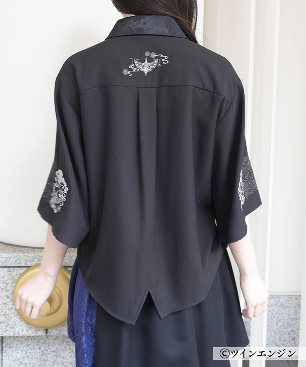 『劇場版モノノ怪 第三章 蛇神』× axes femme　「【劇場版モノノ怪】刺繍ブラウス」着用イメージ