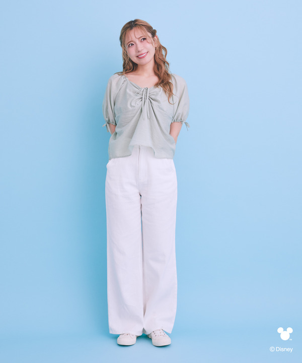 Areeam Disney Collection「Mickey＆Minnie」ミッキー/ストレートデニムパンツ（Off White）着用イメージ