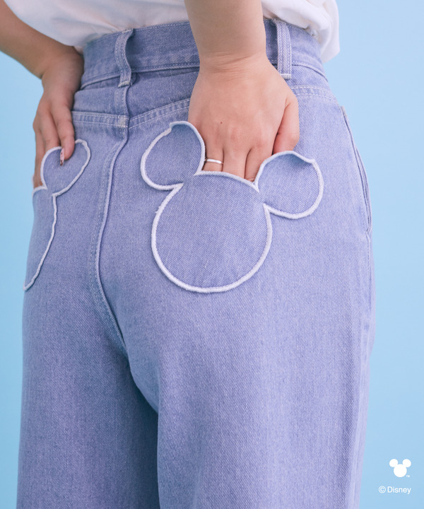 Areeam Disney Collection「Mickey＆Minnie」ミッキー/ストレートデニムパンツ（Light Indigo）着用イメージ