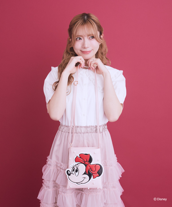 Areeam Disney Collection「Mickey＆Minnie」ミニー/フェイスポシェット（Light Pink）使用イメージ