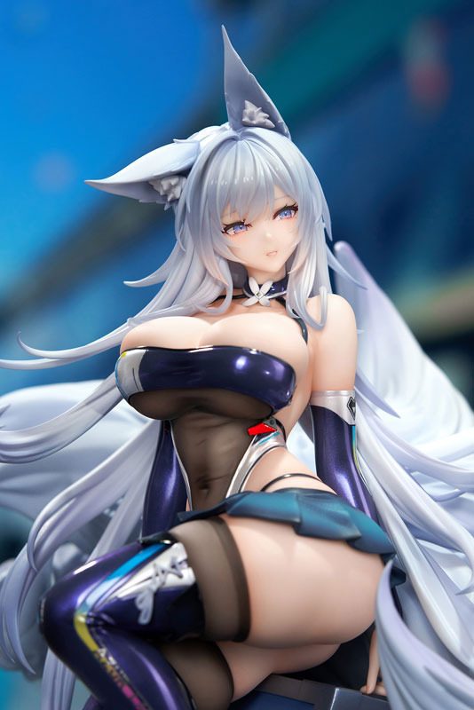 「アズールレーン 信濃 寝待の銀輿Ver. 1/7スケール 完成品フィギュア」