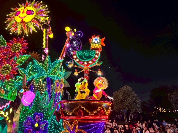 東京ディズニーランド・エレクトリカルパレード・ドリームライツが25周年！記念メッセージ入りスペシャル画像も登場【ディズニー】