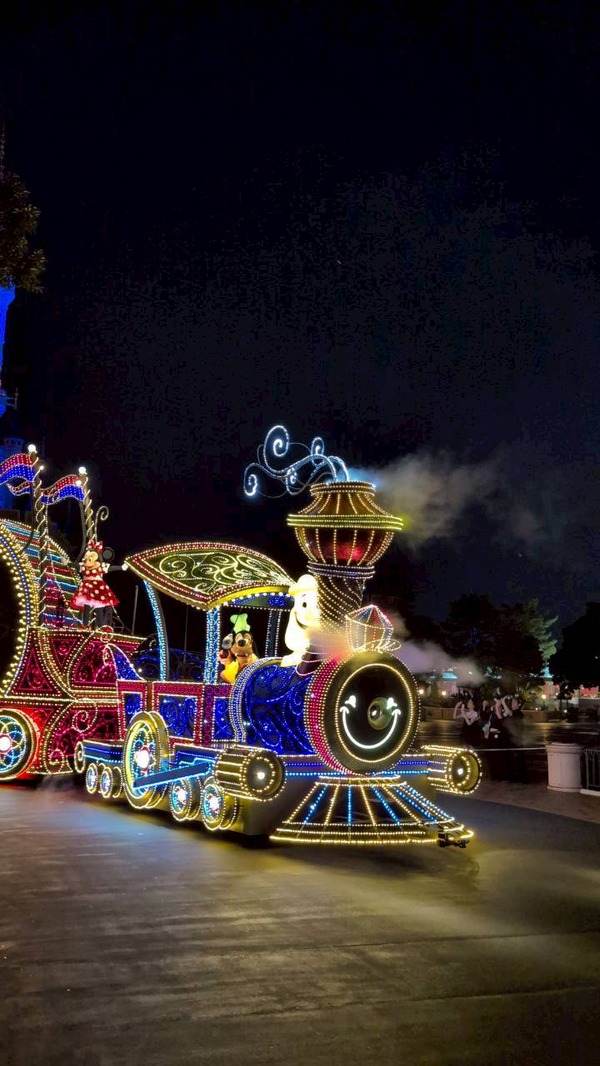 東京ディズニーランド・エレクトリカルパレード・ドリームライツが25周年！記念メッセージ入りスペシャル画像も登場【ディズニー】