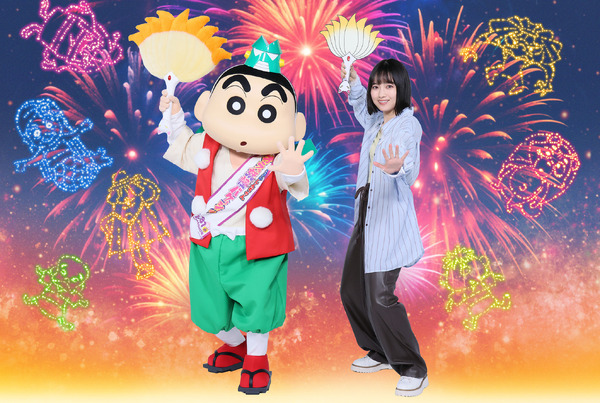 『映画クレヨンしんちゃん 奇々怪々！オラの妖怪バケ～ション』TOMOO×着ぐるみ（しんのすけ）スチール