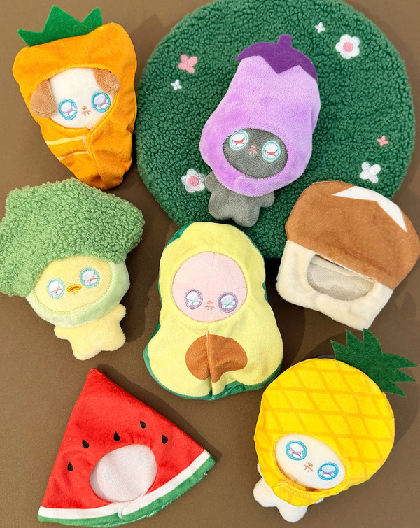 ぬいぐるみ用着ぐるみ、ぬいぐるみ用マット／各390円（税込429円）