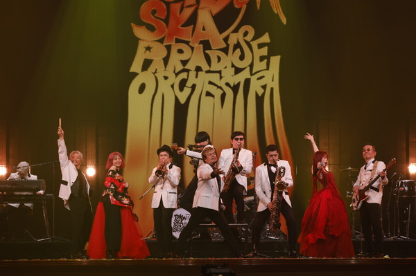 東京スカパラダイスオーケストラ with Special Guests［LiSA、TAKUMA（10-FEET）、アイナ・ジ・エンド］©CEIPA /MUSIC AWARDS JAPAN2026