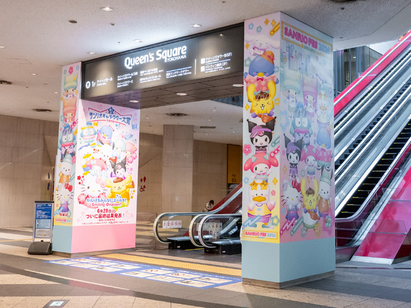 「クイーンズスクエア横浜」エスカレーター装飾