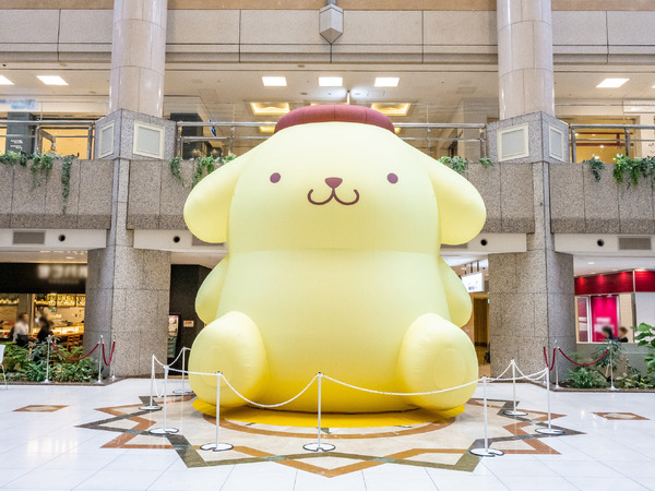 「ランドマークプラザ」ポムポムプリン巨大バルーン