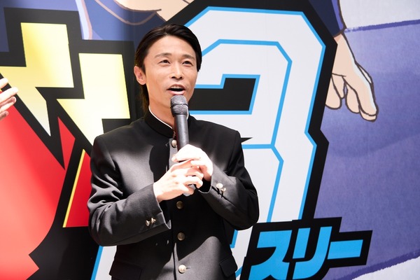 渋谷に“雷警報”発生!? アニメ『サンダー３』放送開始日に渋谷をジャック！学ラン33人が大捜索、カミナリがスペシャルネタ披露