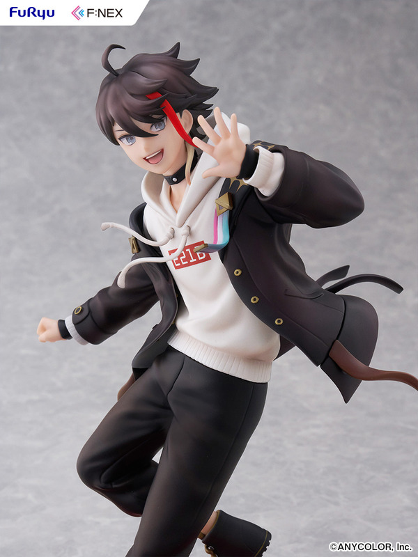 「三枝明那 1/7スケールフィギュア」