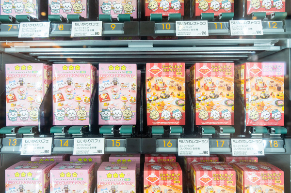 「ちいかわ」自販機
