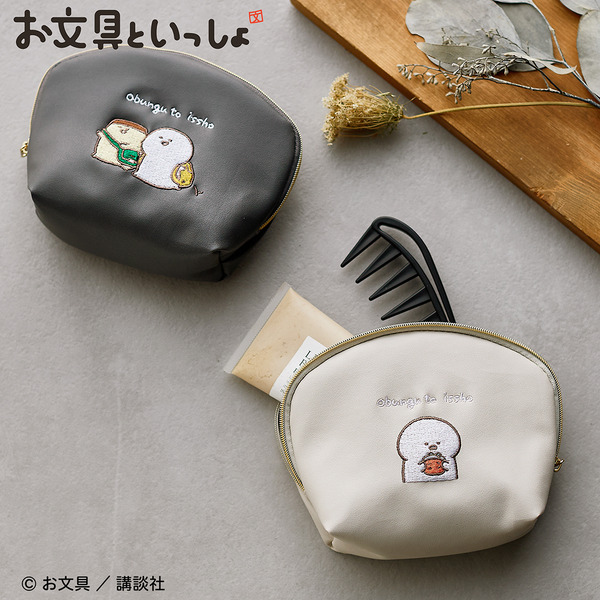 「お文具といっしょ」刺繍デザインの合皮ポーチ　価格／2,490円(仮)
