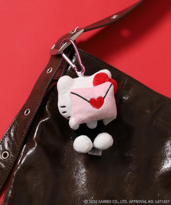 “HELLO KITTY”目隠し ぬいぐるみチャーム　¥3,498 tax in