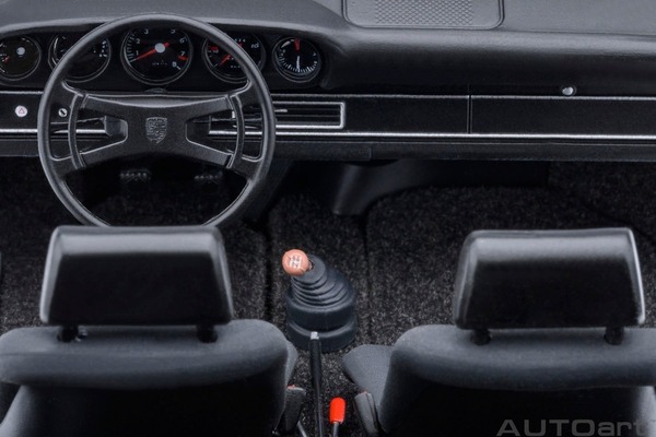 「AUTOart 1/18スケール ポルシェ 911 カレラ 2.7 RS (サーキットの狼／早瀬 佐近)」