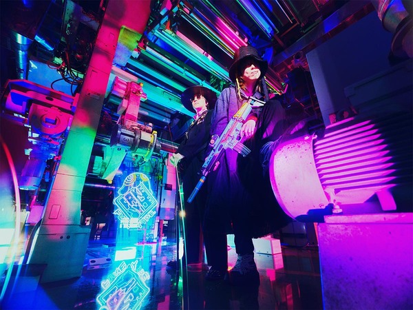 音楽ユニット「FAKE TYPE.」
