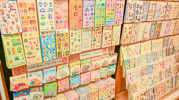 ここでしか買えないオリジナル文具や限定アイテムも充実