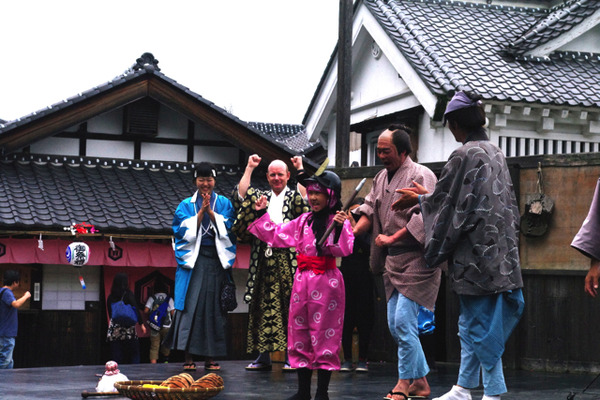 江戸ワンダーランド 日光江戸村が30周年を記念して「忍たま」とコラボ 福くんと夢ちゃんがイベントを体験