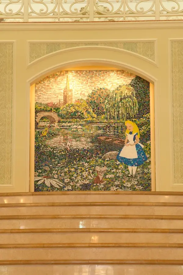 東京ディズニーランドホテル　モザイク画