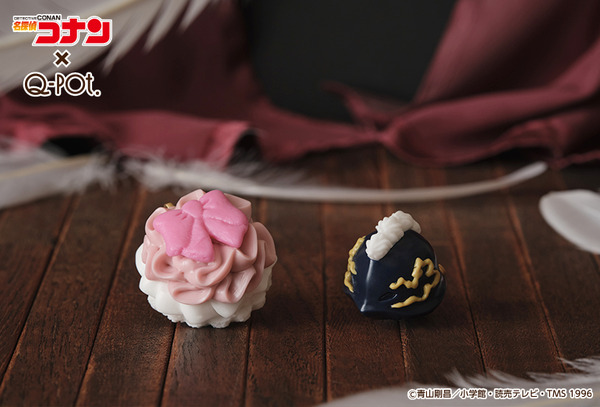 名探偵コナン／工藤新一 プチショコラ チャーム 8,800円/名探偵コナン／毛利蘭 ドレスケーキ チャーム 8,800円(税込み)