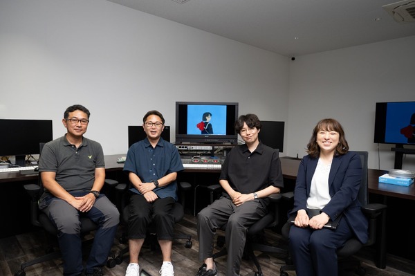 写真左より、タイミング 高橋守朗、カラリスト 関口正人、監督 小出卓史氏(株式会社キネマシトラス)、コーディネーター 鈴木基子