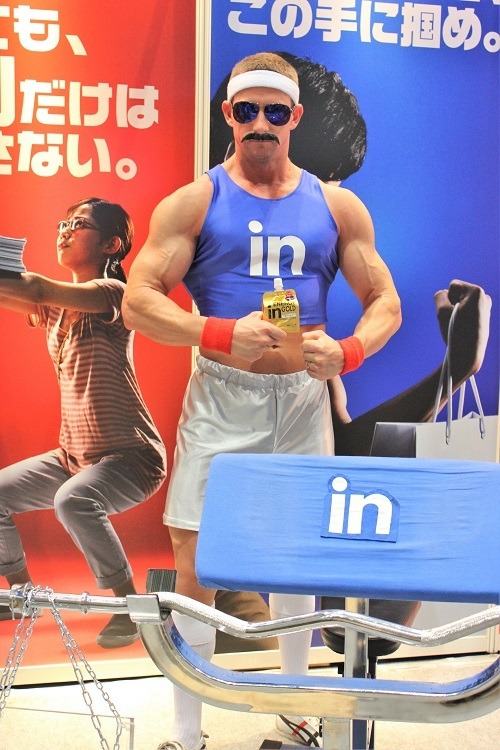 “コミケサイズ”のリー先生も登場で長蛇の列！　「inゼリー」ブース【コミケ90】