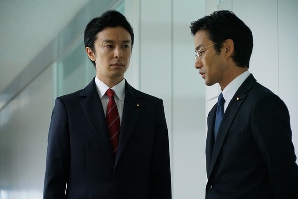 意思決定が遅い政府に対して災害対策本部は極めて合理的で、自分のやるべきことを一人一人が邁進していく。10～20代に『エヴァ』を見て育ってきたオタク世代にとっての“仕事における組織の美学”を感じとる瞬間である