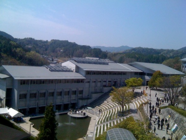 京都精華大 2017年度の教員に田中達之と数井浩子が着任