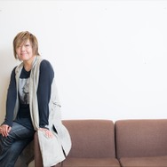 【インタビュー】声優・緒方恵美がアニメ業界の窮乏をクラウドファンディングを通じて伝える理由