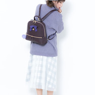 リュック（リゼ モデル）岡田紗佳による着用イメージ(C)Koi・芳文社／ご注文は製作委員会ですか？？