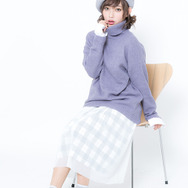 フラットパンプス（ワイルドギース モデル）岡田紗佳による着用イメージ(C)Koi・芳文社／ご注文は製作委員会ですか？？