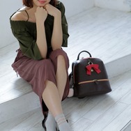 「ごちうさ」“ヲタク女子目線”のリュック&パンプス 「non-no」モデル・岡田紗佳とコラボ