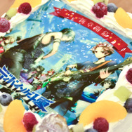 「ディバインゲート」シリーズ4周年を記念したお祝いケーキが編集部に到着