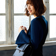 『血界戦線 & BEYOND』コラボレーション ショルダーバッグ クラウス・V・ラインヘルツ モデル 12,800円（税別）着用イメージ(C)2017 内藤泰弘／集英社・血界戦線 & BEYOND製作委員会