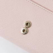 『サンリオ男子』コラボレーション 財布／7,800円(税別) 水野 祐 モデル(C)2015, 2018 SANRIO CO., LTD. APPROVAL NO.S584763 HP