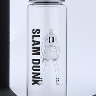 『SLAM DUNK』 クリアボトル 1,500 円(税込) (C)井上雄彦 I.T.PLANNING,INC.