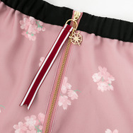 『カードキャプターさくら クリアカード編』コラボレーションアイテム「Pink Blooming」スカート／8,800円(税別)(C)CLAMP・ST/講談社・NEP・NHK