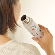 thermo mug ステンレスボトル 加州清光・大和守安定とチェリー 3,800円（税別）(C)2015-2018 DMM GAMES/Nitroplus
