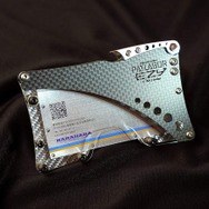 『パトレイバーEZY』PATLABOR EZY × 「NA」design CFRPカードケース　40,000円（C）HEADGEAR