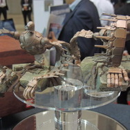 【東京おもちゃショー 2013】すさまじい破壊力をもつラピュタの「ロボット兵」現る － 会場限定で飛行石も配布中
