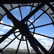 オルセー美術館のシンボルとなっている時計台。そこから眺めるパリもまた格別。