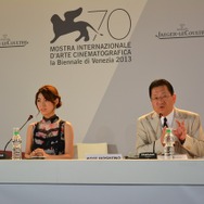 左）瀧本美織さん、右）スタジオジブリ星野康二代表取締役社長　ヴェネチア国際映画祭Palazzo del Casino