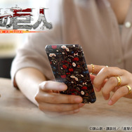 iPhoneケース（2,900円・税別）（C）諫山創・講談社 /「進撃の巨人」製作委員会
