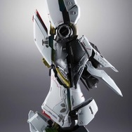 「METAL STRUCTURE 解体匠機 RX-93 νガンダム」93,000円（税抜）（C）創通・サンライズ