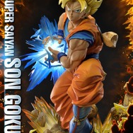 「メガプレミアムマスターライン ドラゴンボールZ 孫悟空（超サイヤ人）」通常版127,000円（税別）DX版155,000円（税別）（C）バードスタジオ／集英社・東映アニメーション（C）バードスタジオ／集英社・東映アニメーション