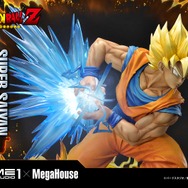 「メガプレミアムマスターライン ドラゴンボールZ 孫悟空（超サイヤ人）」通常版127,000円（税別）DX版155,000円（税別）（C）バードスタジオ／集英社・東映アニメーション（C）バードスタジオ／集英社・東映アニメーション